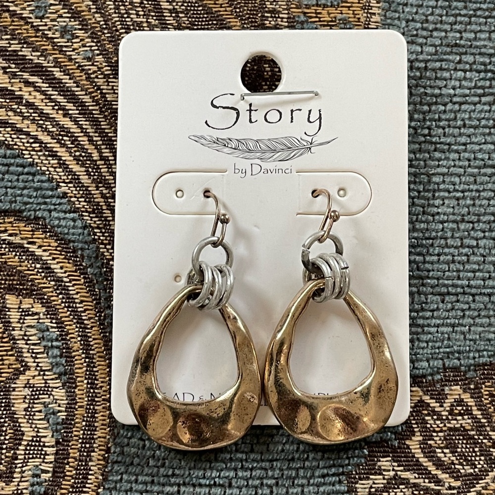 🌸 3/$20 New Two tone earrings